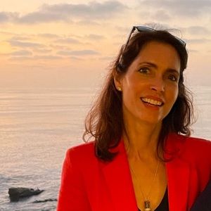 Meet your Posher, Hilary